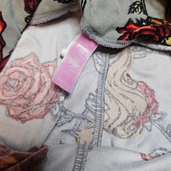 Lularoe OS Belle Beauty and The Beast Disney Grey Red Floral Leggings - Picture 6 of 7